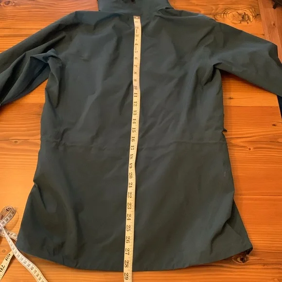 Arc’teryx Alpha AR hardshell hoody, size M, EUC - Picture 12 of 13